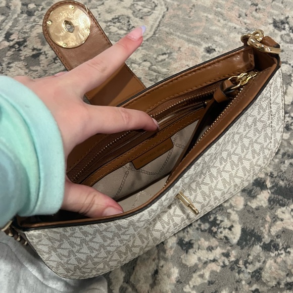 michael kors shoulder purse - Picture 5 of 5